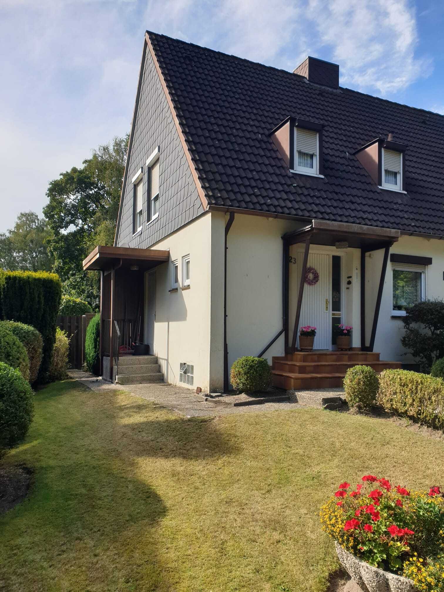 Sehr gepflegte DHH mit Vollkeller und traumhaftem Grundstück in Itzehoe