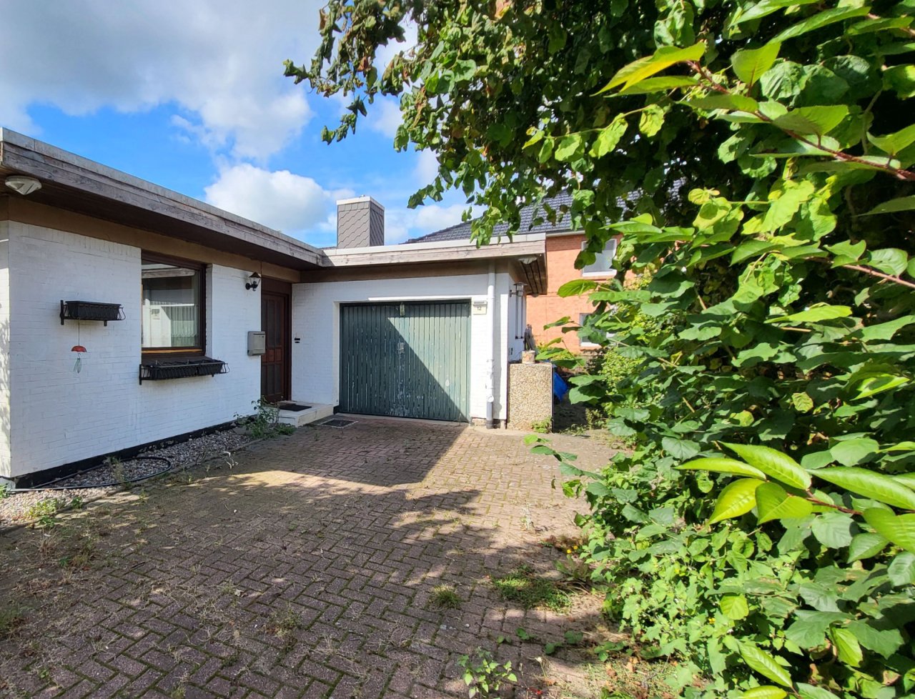 Haus mit Garage - Haus mit Garage -