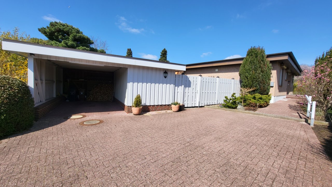 Haus mit hochwertigen Carport Haus mit hochwertigen Carport