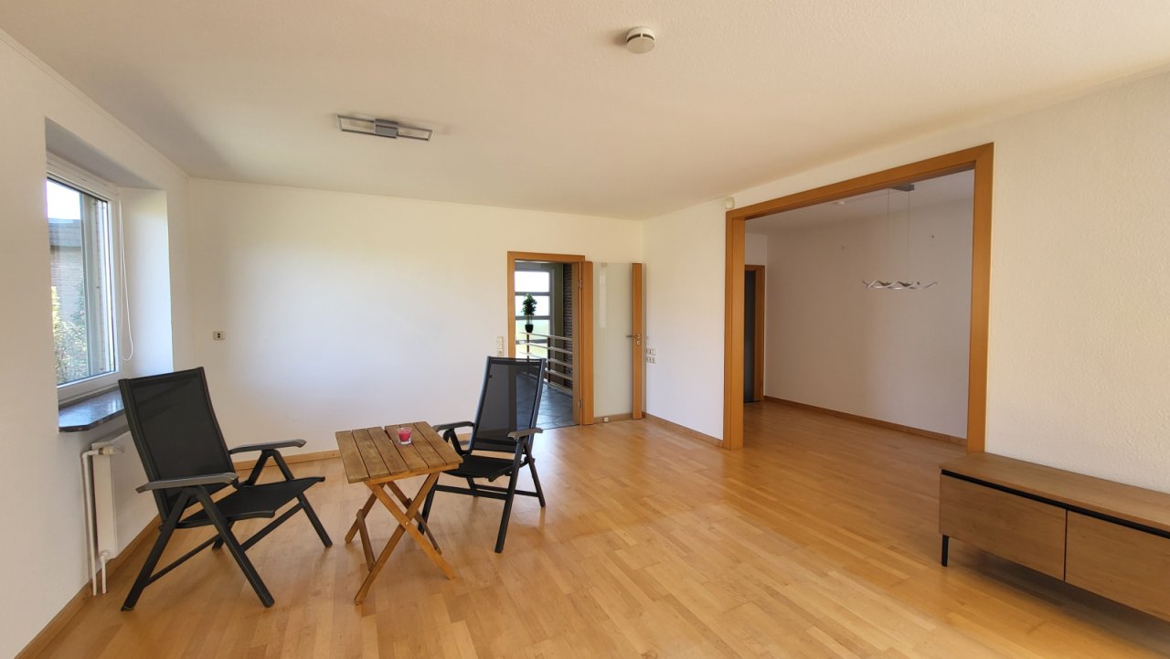 großes Wohnzimmer mit Essecke großes Wohnzimmer mit Essecke