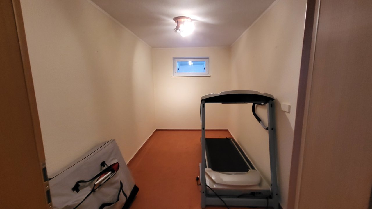 Fitnessraum im Keller Fitnessraum im Keller