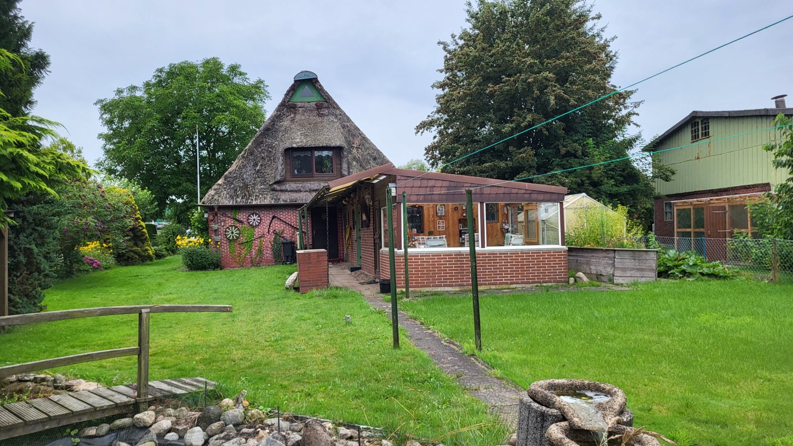 Haus von hinten mit Wintergarten Haus von hinten mit Wintergarten