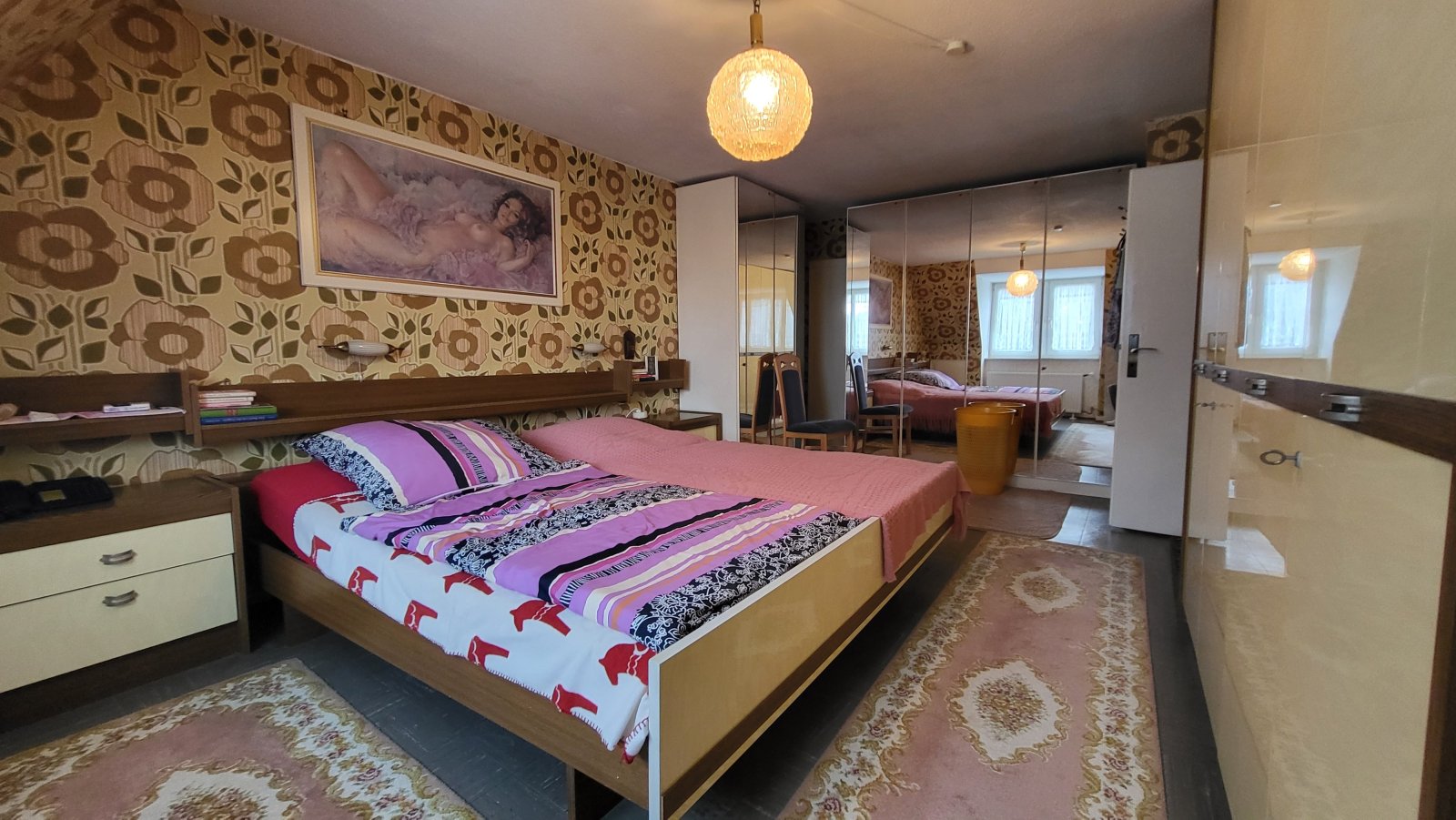 großes Schlafzimmer im OG -