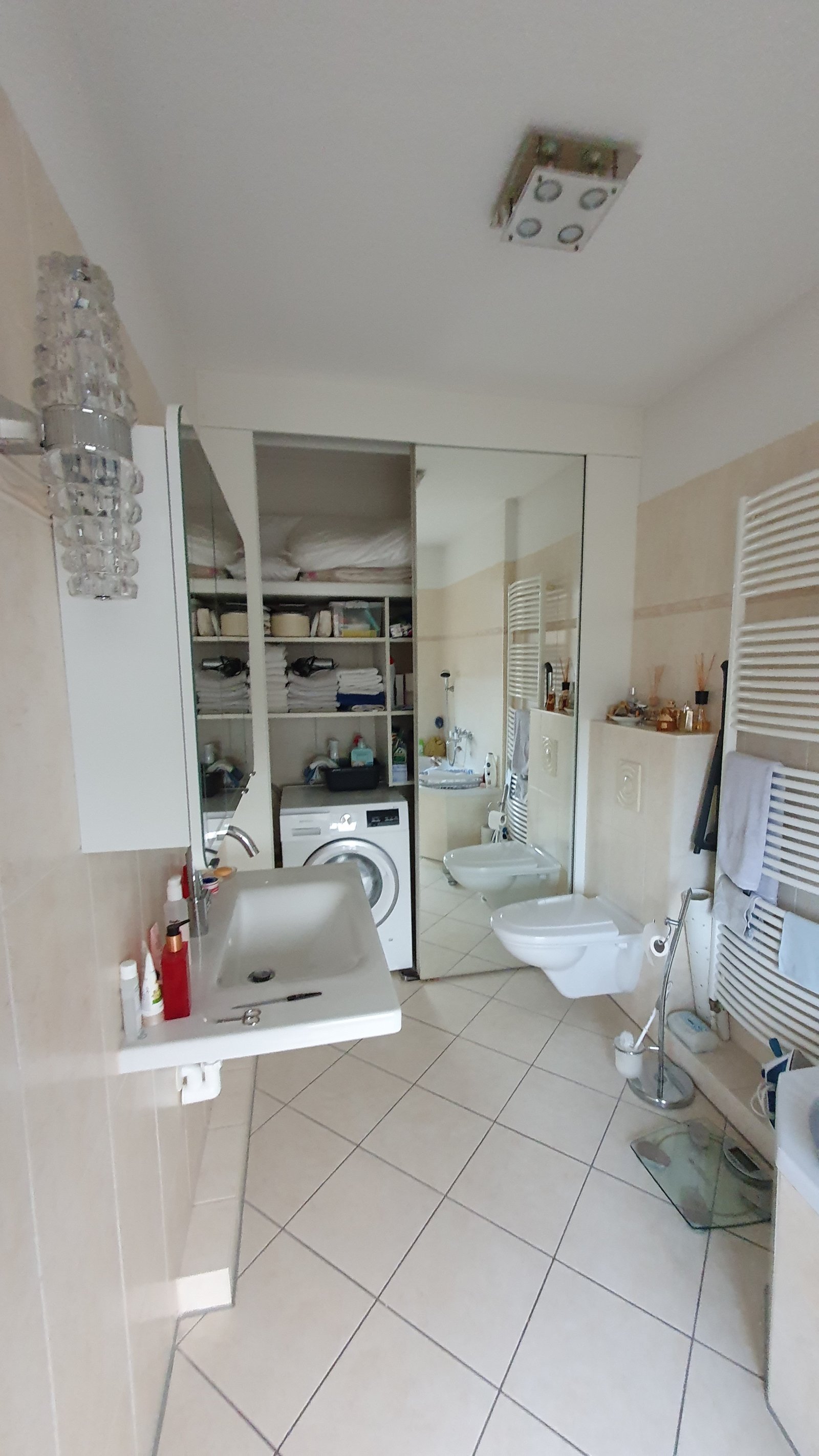 Badezimmer mit Wanne Badezimmer mit Wanne