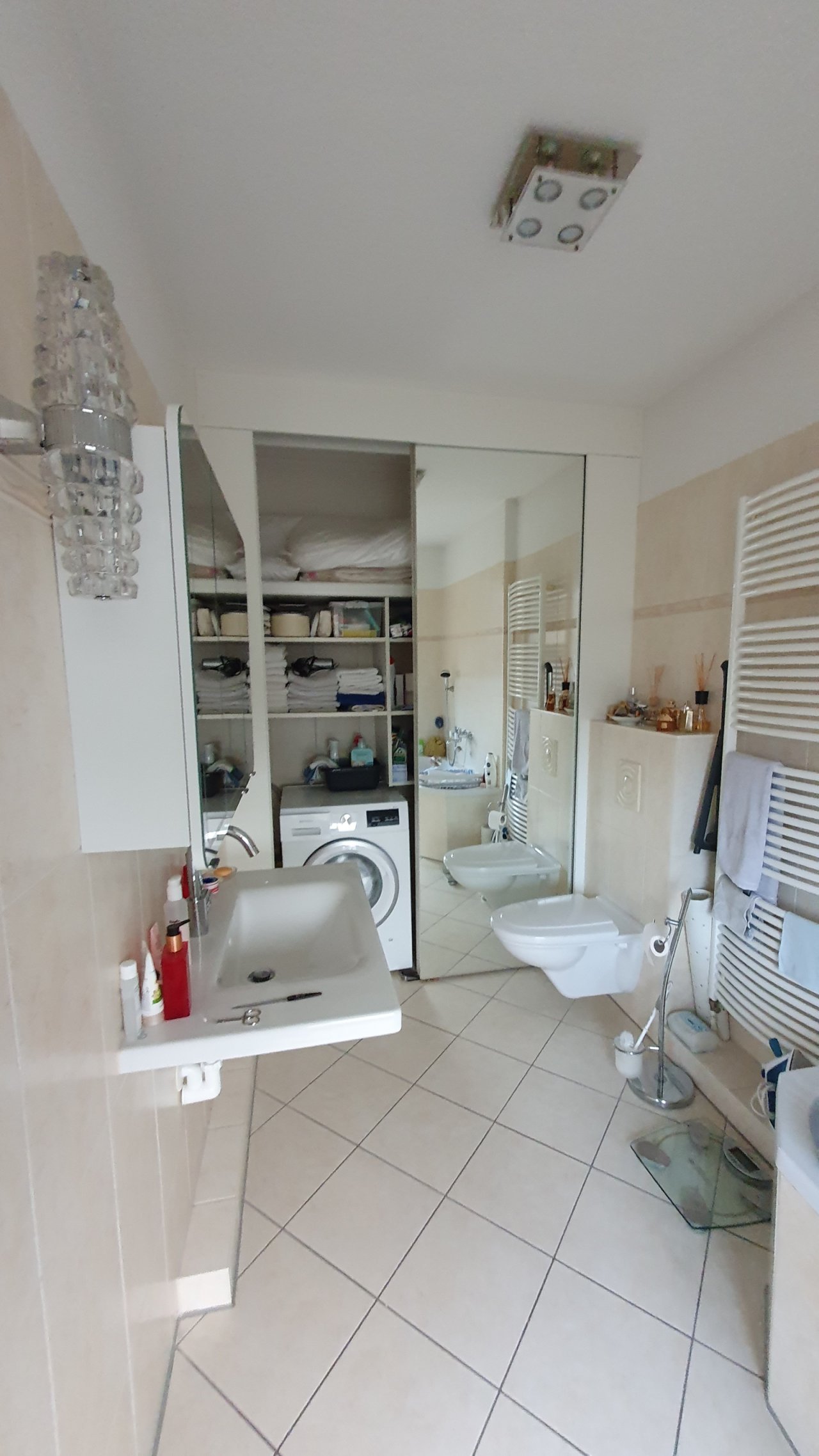 Badezimmer mit Wanne Badezimmer mit Wanne