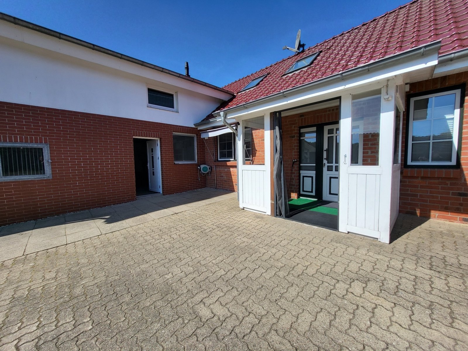Eingang - Haupthaus Eingang - Haupthaus