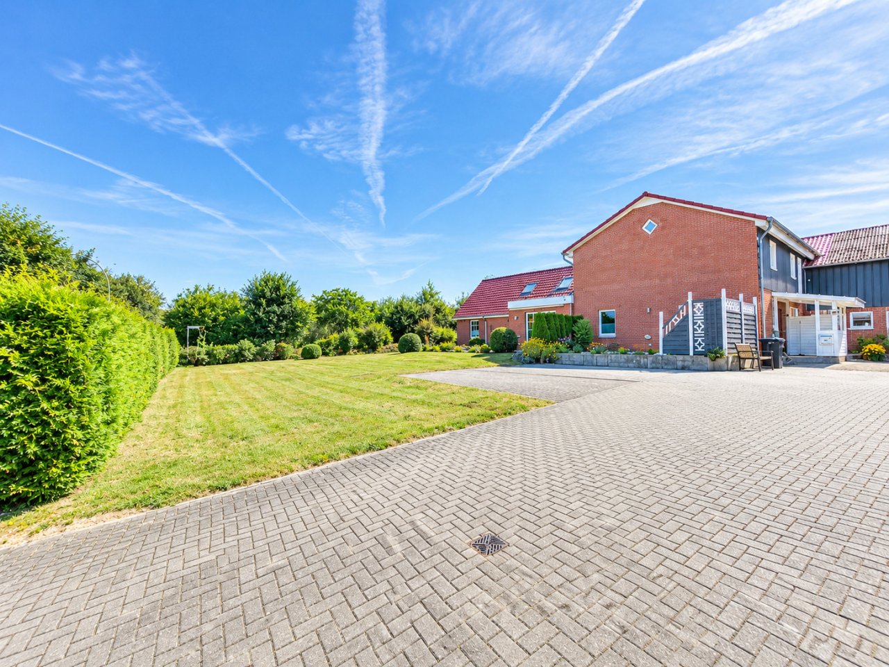 Wohnung unten - Parkplätze --- 1 Wohnung unten - Parkplätze --- 1